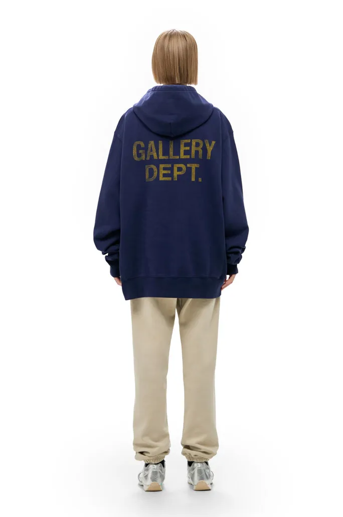 GALLERY DEPT. PAINT LOGO HOODIE/Vintage Navy Purple English graffiti distressed hoodie Purple S-XL Front panel GD ENGLISH logo Enlarged back logo Ready-to-wear belt printed with wash and distressed Made with faded distressed texture There is "Art on Display" pattern patch on the cuffs All painted by old craftsmen with splashes of ink Original mold opening Fabric custom woven and dyed Perfect reproduction of the correct version